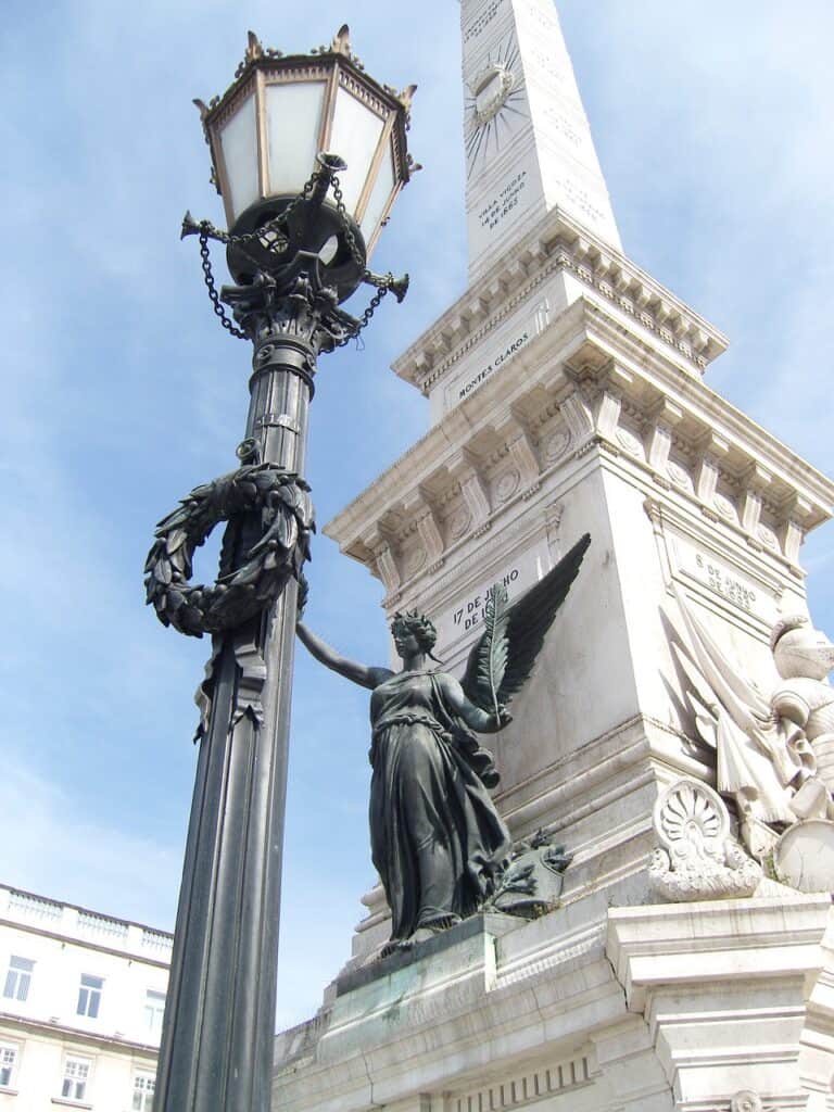 Monumento-dos-Restauradores-AVENIDA-LISBON-