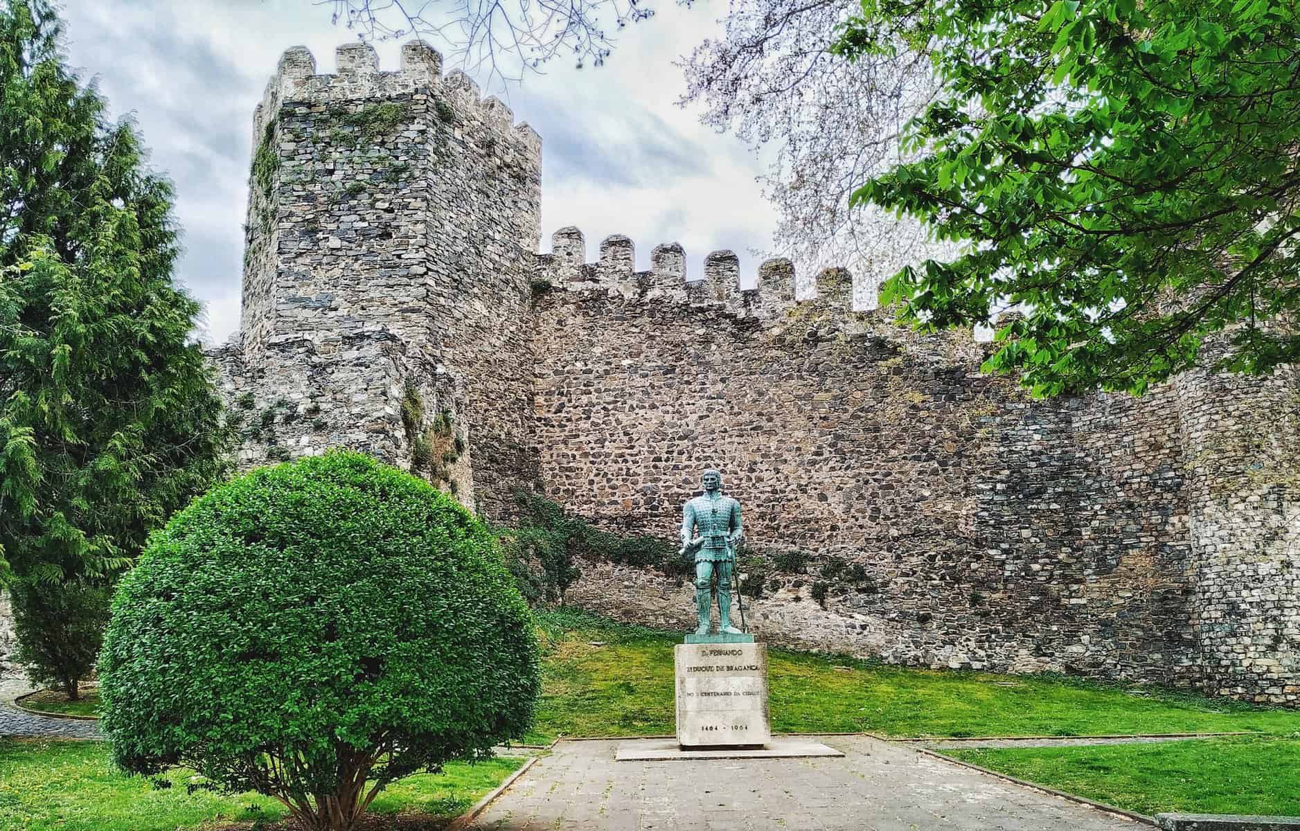 Bragança - Portugal Estátua de D. Fernando, 2ª Duque de Bragança