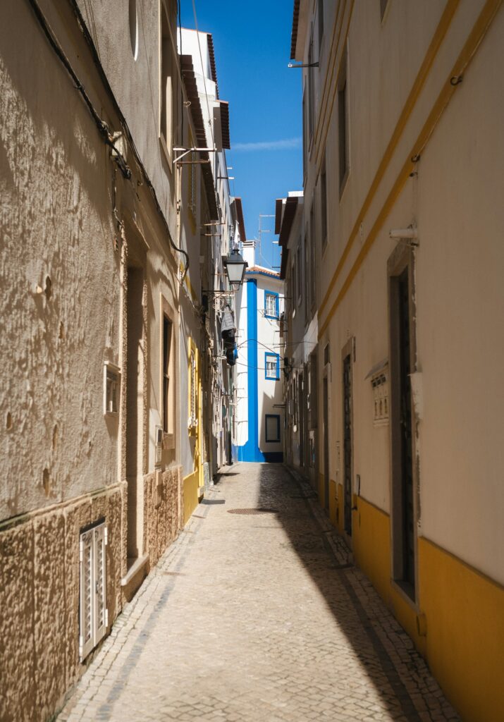Nazaré-portugal-narrow-streets