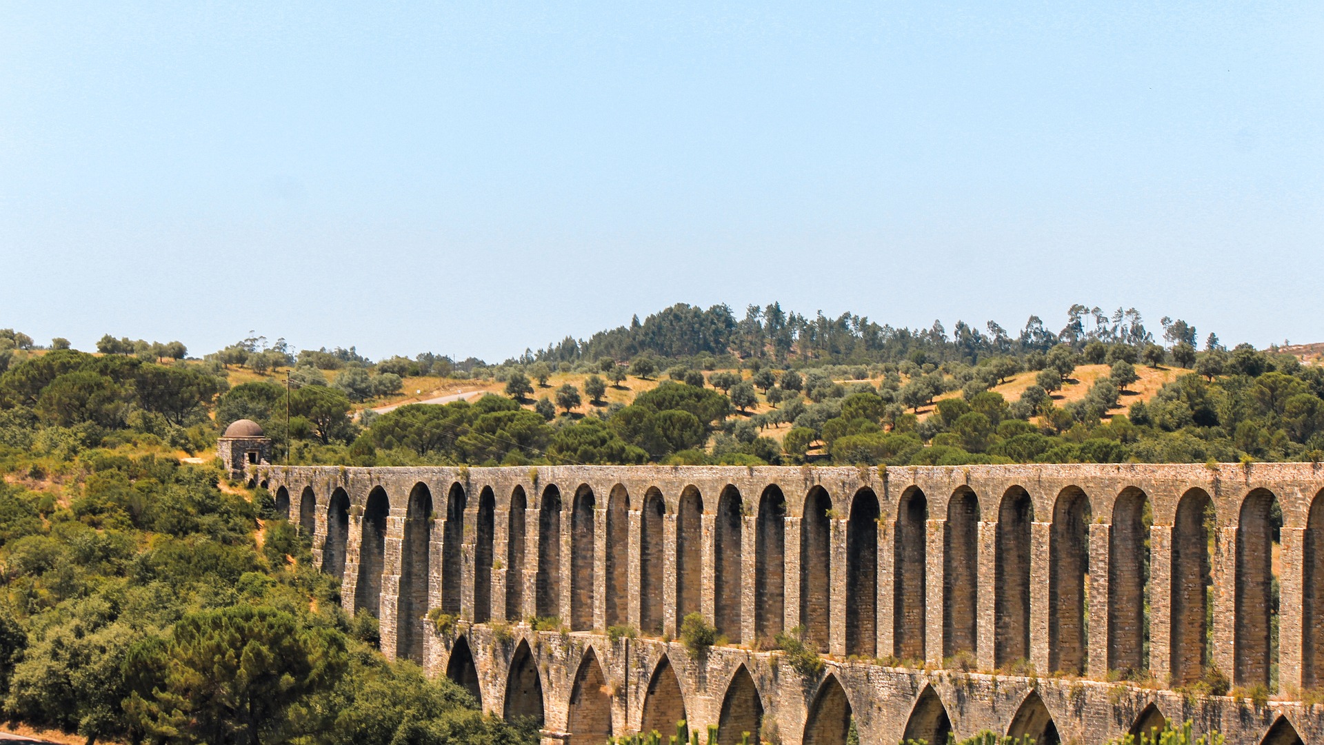 Tomar-portugal-aquduct-and-soundings