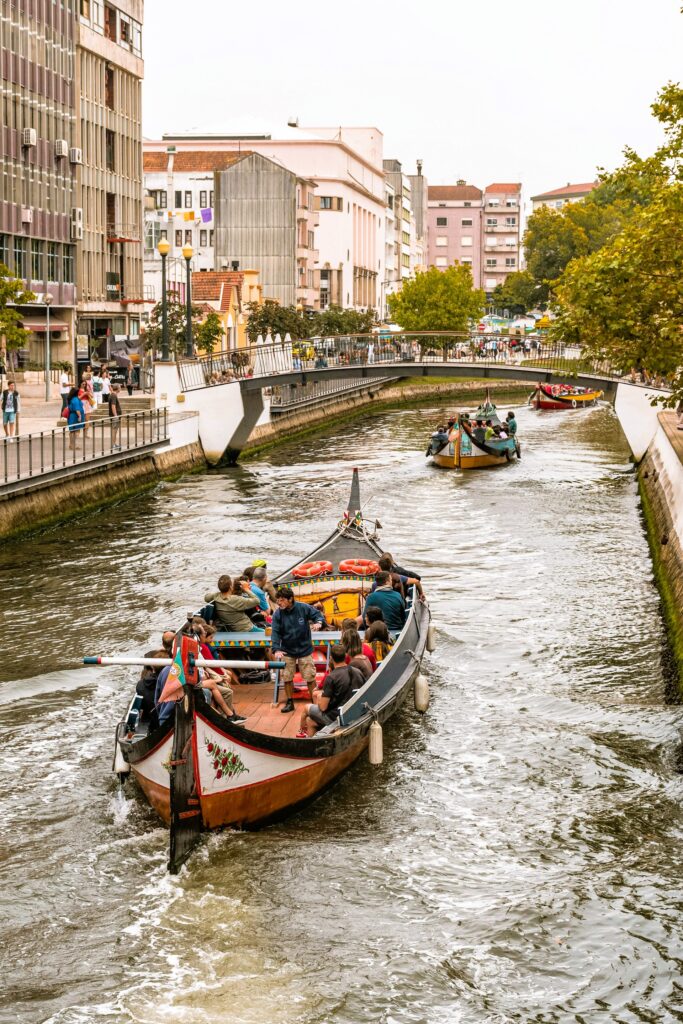 Aveiro-Portugal-muliceiros-boats-bridge