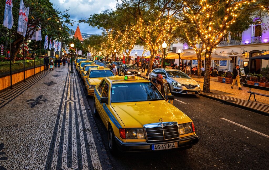 Funchal-Madeira-city-streets-in-the-evening