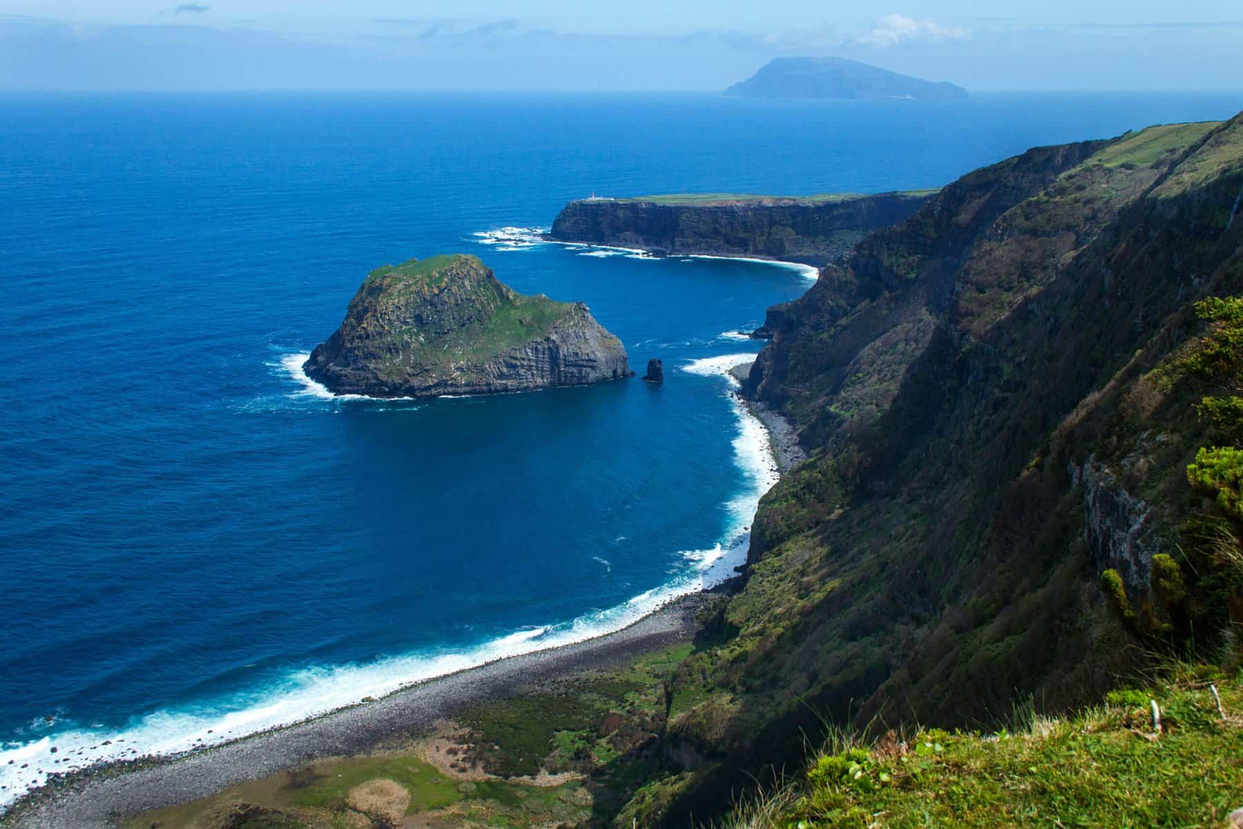azores-flores-island-Miradouro-Quebrada-dos-Fanais-Corvo-in-the-distance
