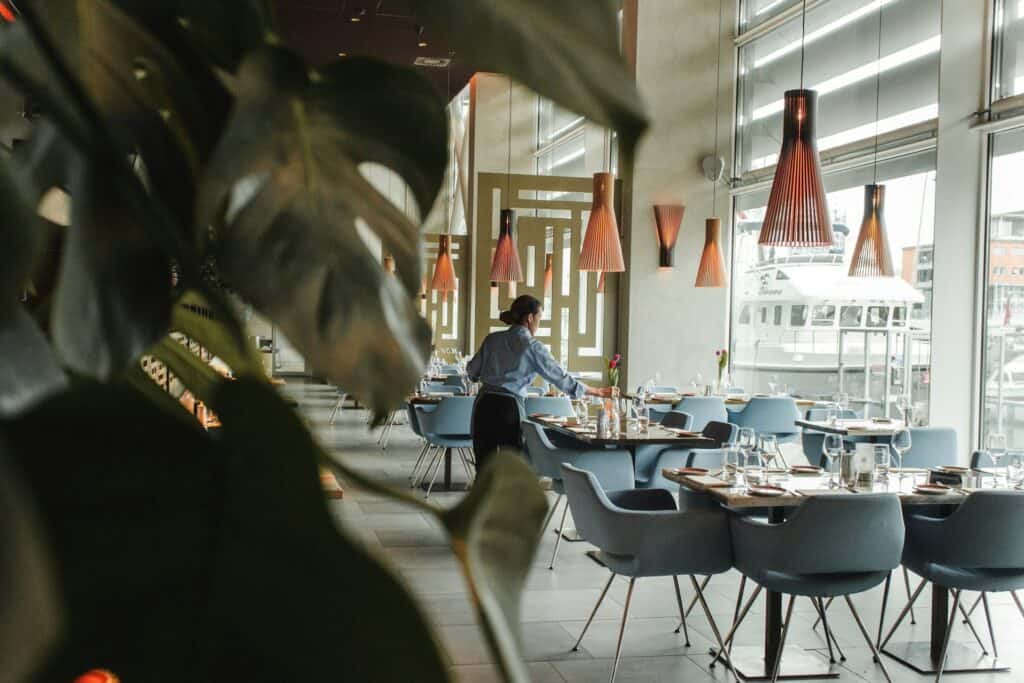 hotel-dining-room
