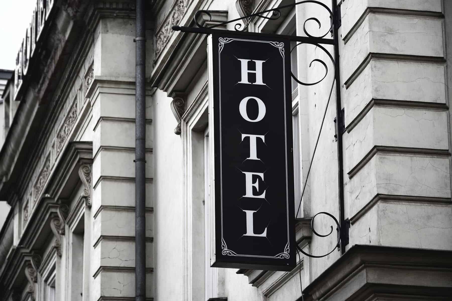 city-hotel-sign