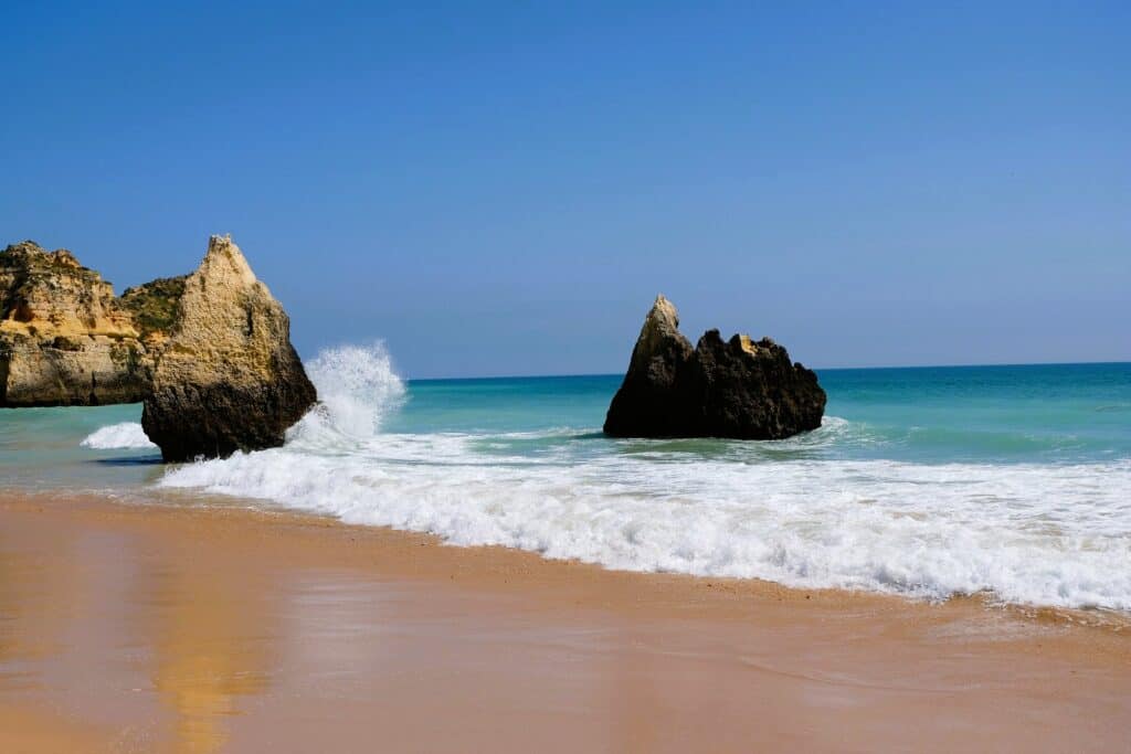 Portimão-Portugal-Alvor-rocks