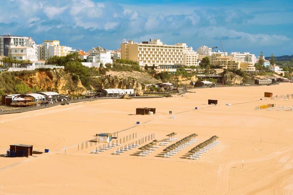 Portimão-Portugal-praia-da-rocha-BEACH