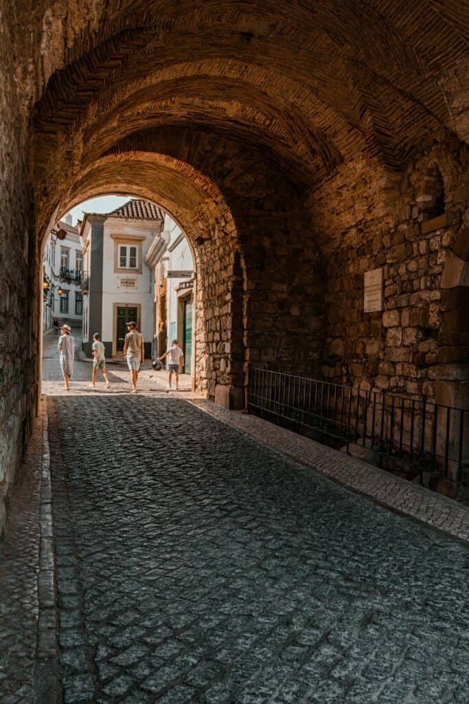 Faro-Portugal-Arco-da-Vila