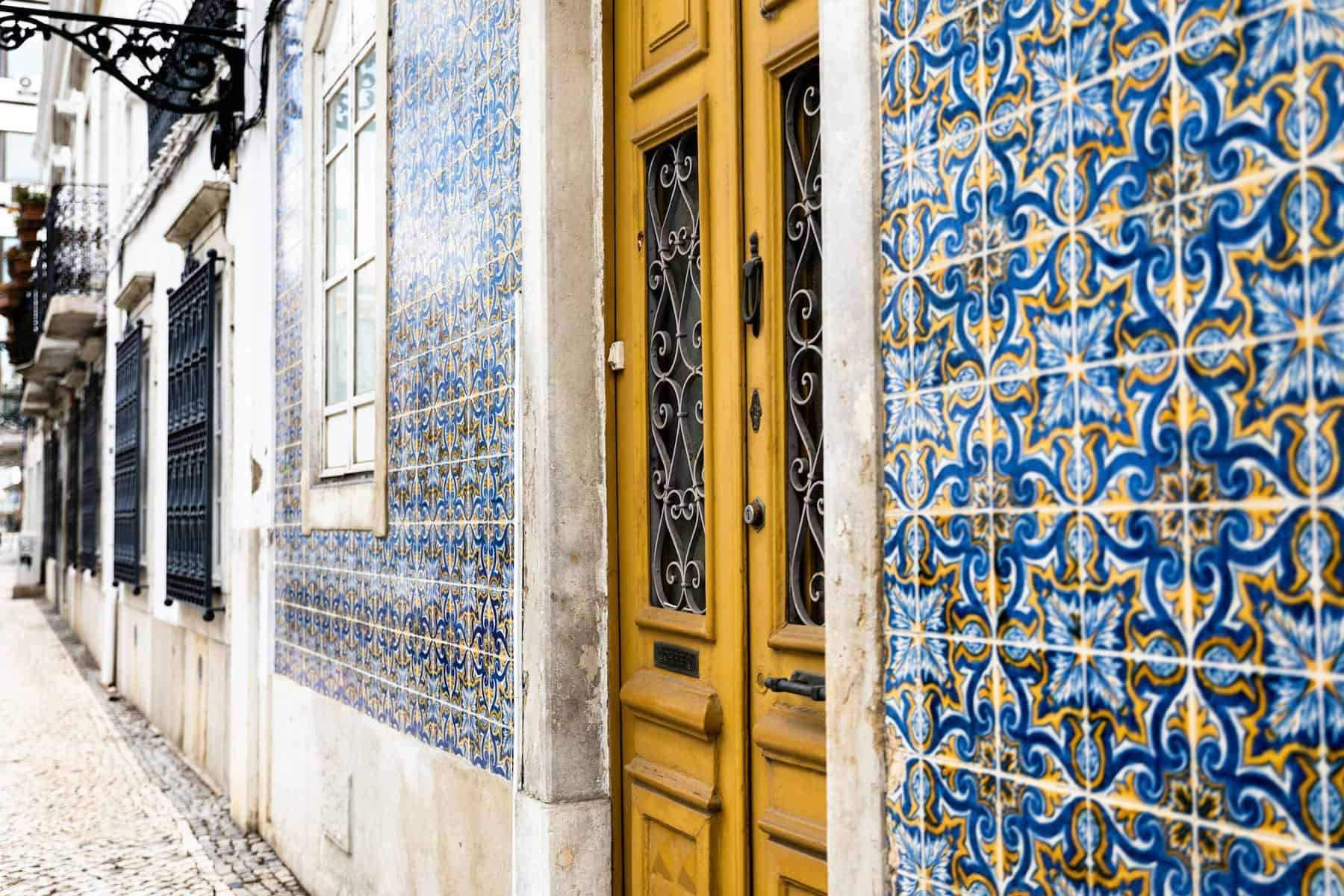 Faro-Portugal-streets-houses-fronts-azulejos