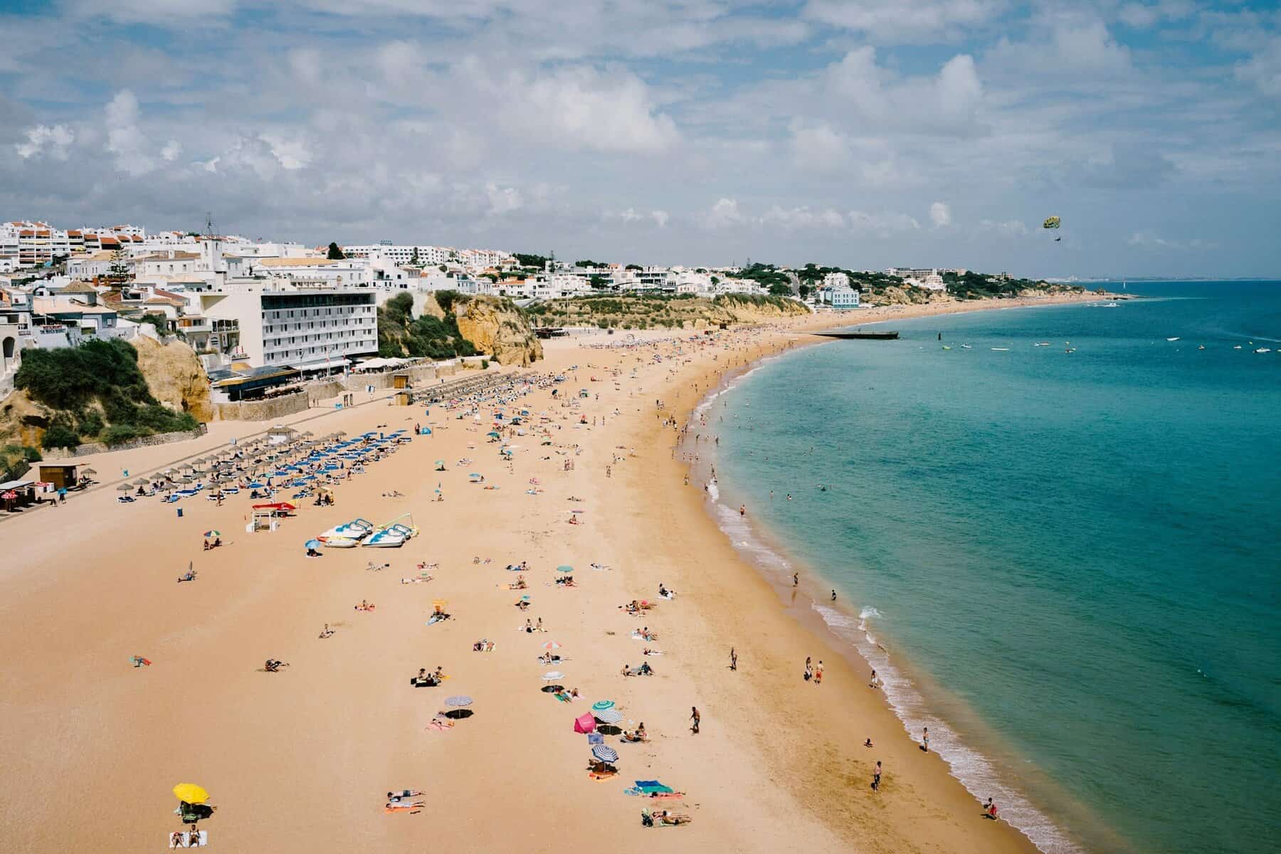 Albufeira-Algrave-Portugal-praia-de-tunel