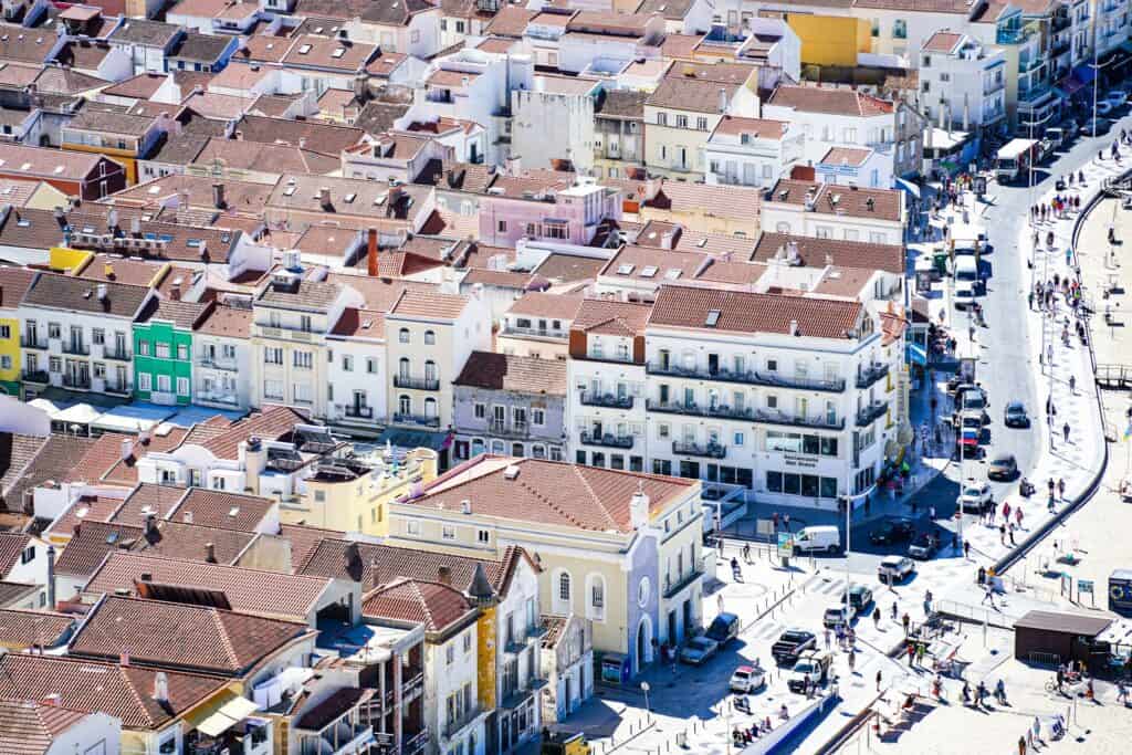 Nazaré-portugal-city-center-promonade