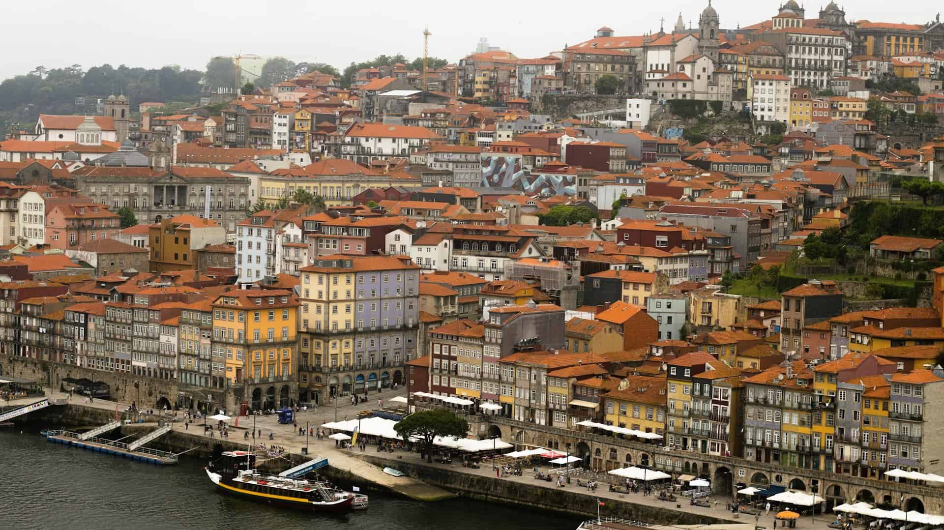 Porto-Portugal-ribeira-at-winter
