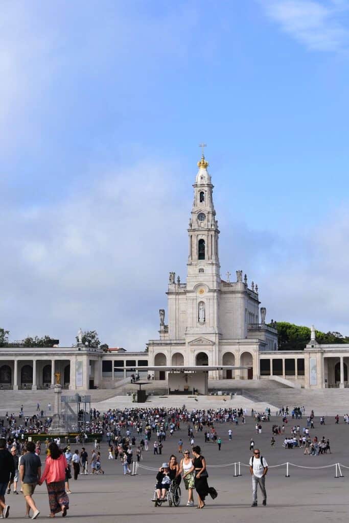 Fátima-Portugal-huge-basilica